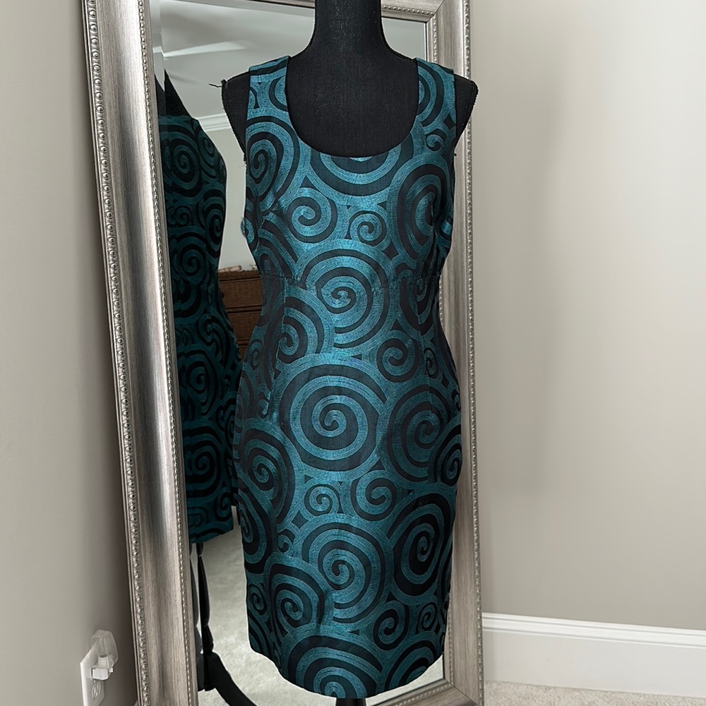 Beautiful fully lined 💯 silk dress